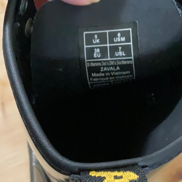 NWOT Dr. Martens airwair patent leather boots, size 7L 6M color black - Picture 7 of 7